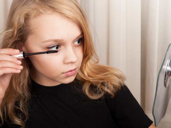 Woods Lionel Green Street træt Study Finds Kids Are Addicted To Makeup - Professional Beauty
