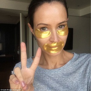 AFL WAG Kylie Brown enlists 24-carat eye and lip masks from Ms Soho to prep for the Brownlow Awards 