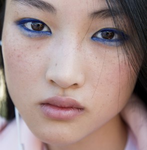 Bright blue eyeliner made models' eyes pop at Jonathan Saunders. Picture source: vogue.com
