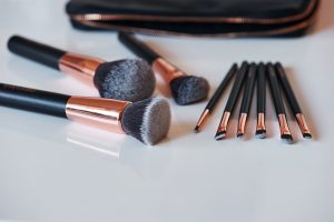 Gold plated Casper & Lewis brushes add glamour and professionalism in equal parts to your makeup kit.