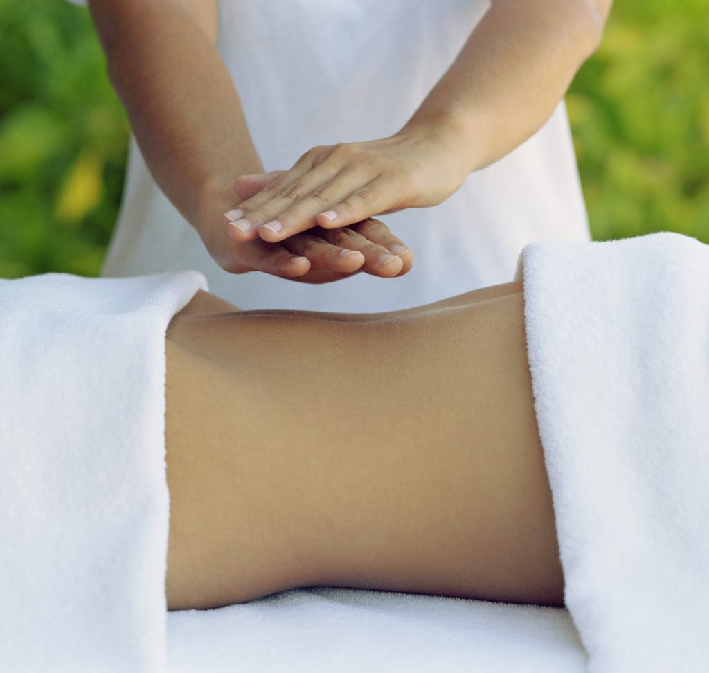 Reiki transfers energy from the therapist to the patient. 
