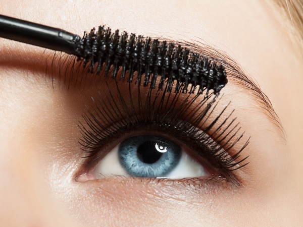 10 Mascara Tips To Get Your Clients' Lashes Fluttering