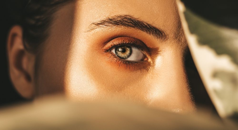 Is the ’90s brow making a comeback?