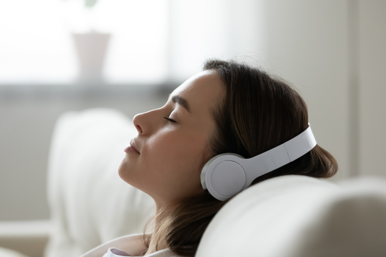 How to Choose the Right Listening Experience for Your Beauty Business